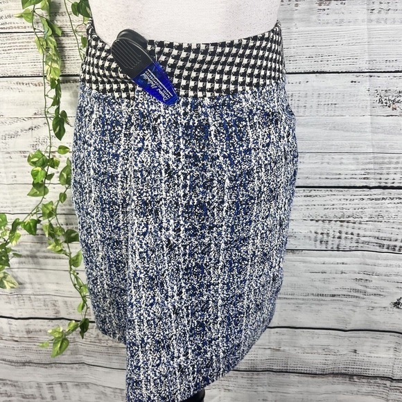 Cabi Skirt size 6 Black Hounds Tooth Blue Ponte Knit Pockets Knee A Line Stretch - Picture 10 of 11
